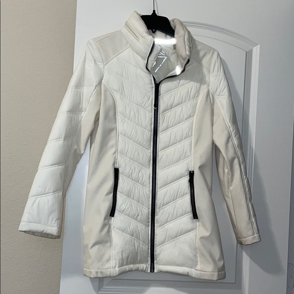 Guess Coat size small - Picture 9 of 10